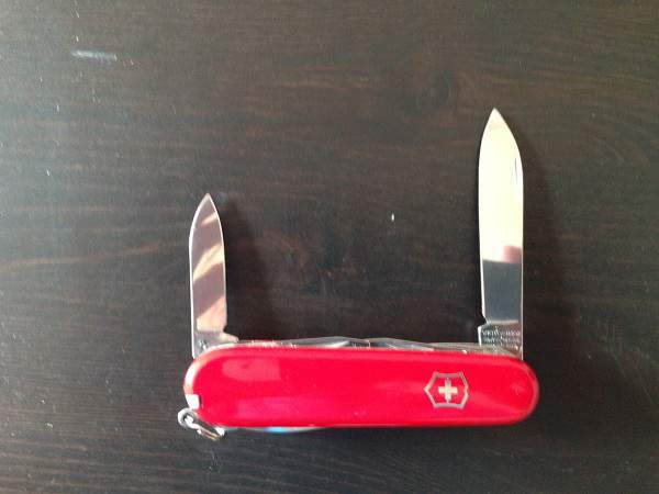 Hai lưỡi dao của Victorinox Huntsman