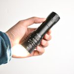 Review đèn pin lặn biển Sofirn SD05: 2550 Lumens, chịu nước sâu 100 mét