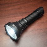 Review Sofirn SF26: 2000 Lumens, chiếu xa ~ 1km, giá 1 triệu!